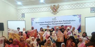 PLN UIT JBM Dorong Masyarakat Inklusif, Bekali 100 Peserta dengan Pelatihan Bahasa Isyarat dan Batik Eco Print di Probolinggo