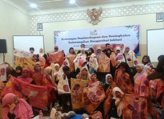 PLN UIT JBM Dorong Masyarakat Inklusif, Bekali 100 Peserta dengan Pelatihan Bahasa Isyarat dan Batik Eco Print di Probolinggo