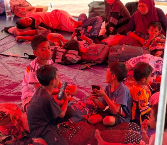 Telkomsel Hadir, Melayani Sepenuh Hati : Paket Darurat Agar Flores Tetap Terhubung