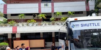 Perkuat Dukungan bagi Aktivitas Kampus, BRI Kancab Kapas Krampung Serahkan Bantuan Bus ke Ubaya