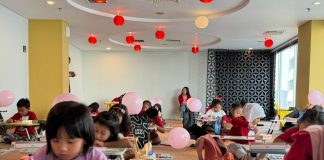 Warna-Warni Kemerdekaan : Merah Putih Dalam Goresan Anak di Crown Prince Hotel Surabaya