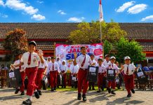 Satu Sepatu, Seribu Harapan : Atria Hotel Malang Wujudkan Kepedulian Sosial untuk Siswa SDN 2 Sumberpasir