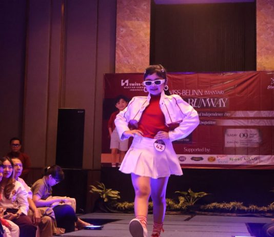 Semarak Menyambut Kemerdekaan, Swiss-Belinn Manyar Hadirkan Kids Runway Competition