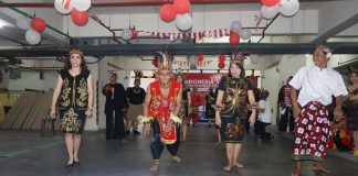 Beragam Busana Adat dan Lomba Kemerdekaan Semarakkan Perayaan HUT RI Ke 81 di Swiss-Belinn Manyar Surabaya