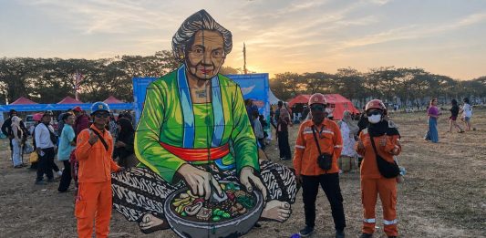 PLN UIT JBM Kawal Keseruan Surabaya Kite Festival dengan Kesiapsiagaan Kelistrikan