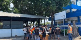 Jumat Berkah : Serikat Pekerja Pelabuhan Indonesia (SPPI) Tanjung Wangi Bagikan Makanan kepada Pengemudi Truk Logistik