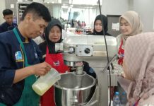 Warga Kecamataan Tambaksari Kota Surabaya Mengikuti Pelatihan di Bogasari Baking Center