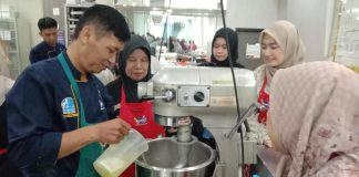 Warga Kecamataan Tambaksari Kota Surabaya Mengikuti Pelatihan di Bogasari Baking Center