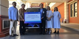 BRI Region 12 Surabaya Serahkan Mobil Ambulans untuk RKZ Surabaya, Perkuat Layanan Kesehatan