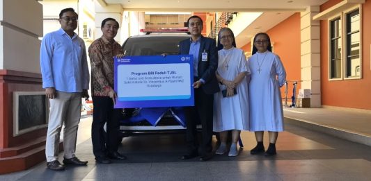 BRI Region 12 Surabaya Serahkan Mobil Ambulans untuk RKZ Surabaya, Perkuat Layanan Kesehatan