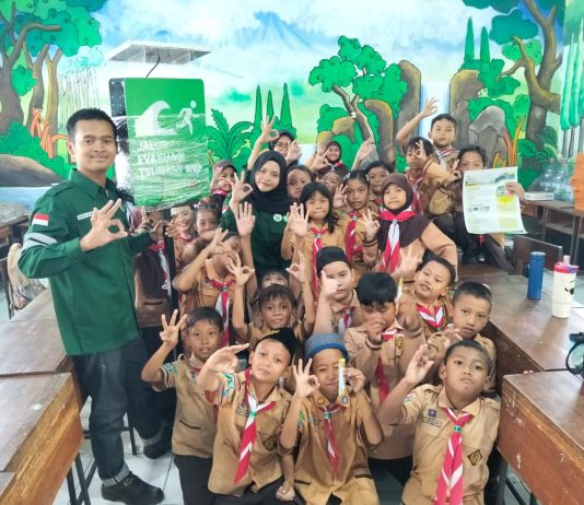 Mahasiswa UNUSA Kembangkan Rambu Evakuasi Tsunami Berbasis Sensor