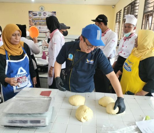 Bogasari Latih Ratusan Siswa SMKN 3 Kediri, Belajar Buat Roti
