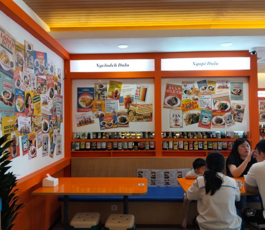 Warkop Loodech : Warkop Naik Kelas, Bergaya Retro dan Sajikan Makanan Rumahan