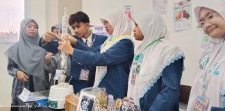 Siswa SMP Al Falah Surabaya Sulap Ketapang Jadi Minyak Nabati Alternatif