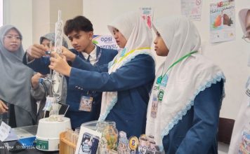 Siswa SMP Al Falah Surabaya Sulap Ketapang Jadi Minyak Nabati Alternatif