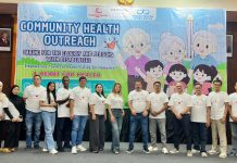 Kreasi Pemuda Tanpa Batas Surabaya bersama Nusantara Prestige Asia dan Prestige Group menggelar bakti sosial di Surabaya